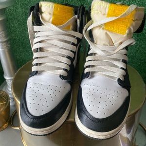 🟢 Air Jordan 1 volt 🟢 size 6.5